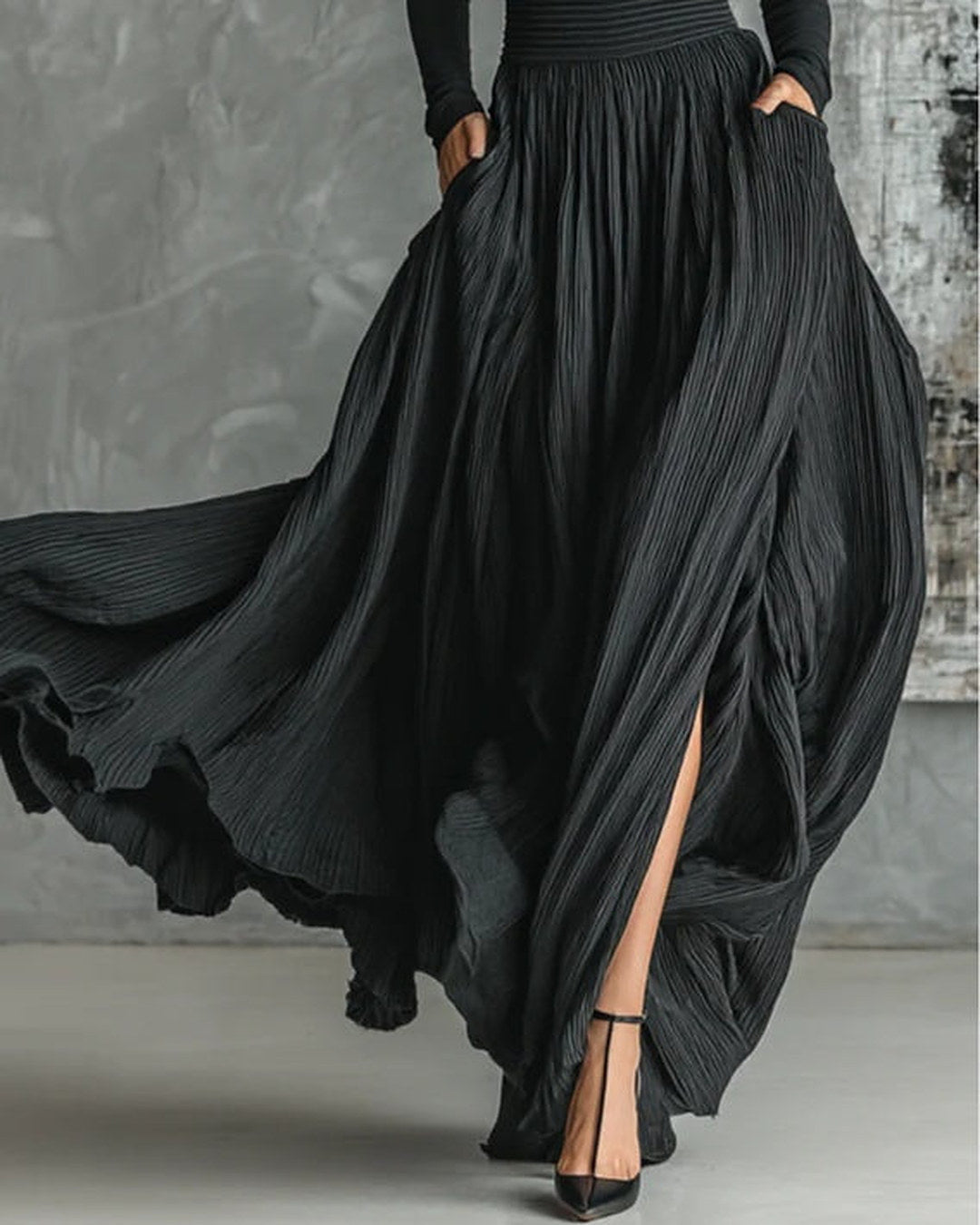 CONJUNTO PILAR ELEGANTE DE TOP DE CUELLO ALTO Y FALDA PLISADA